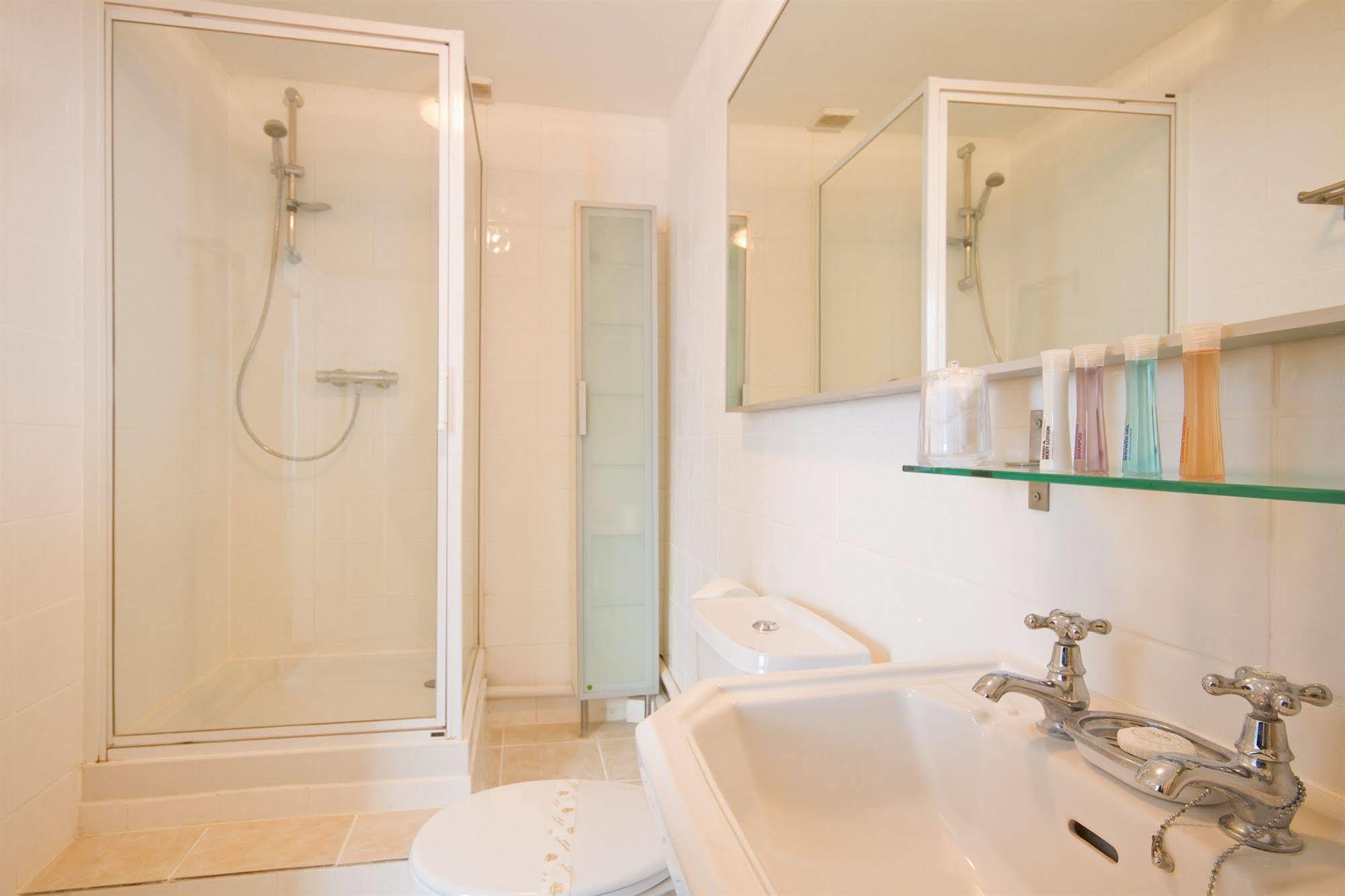 The Guesthouse East Истборн Екстериор снимка