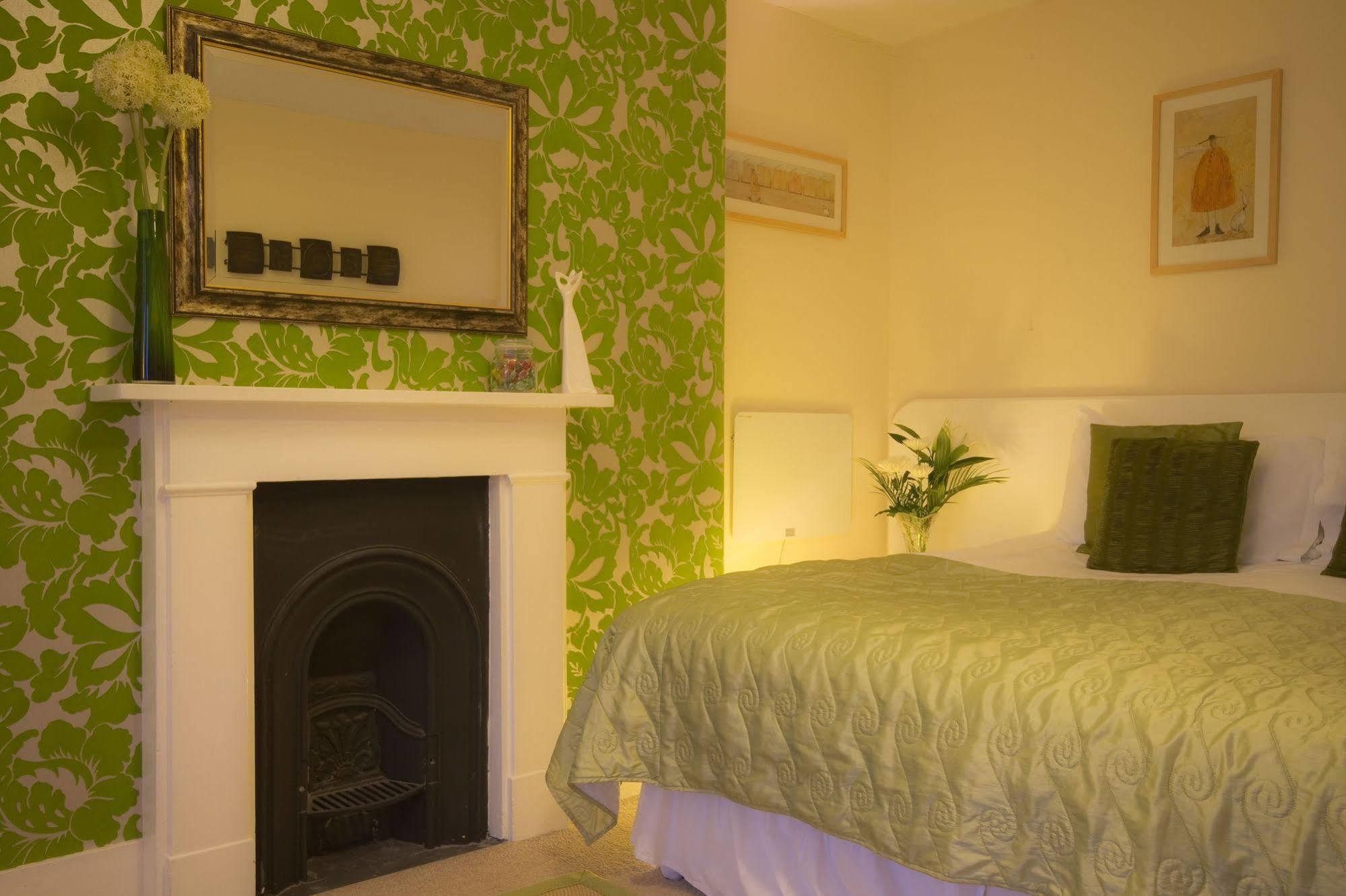 The Guesthouse East Истборн Екстериор снимка
