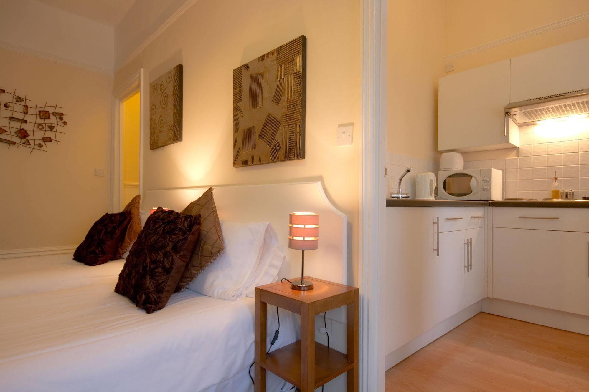 The Guesthouse East Истборн Екстериор снимка