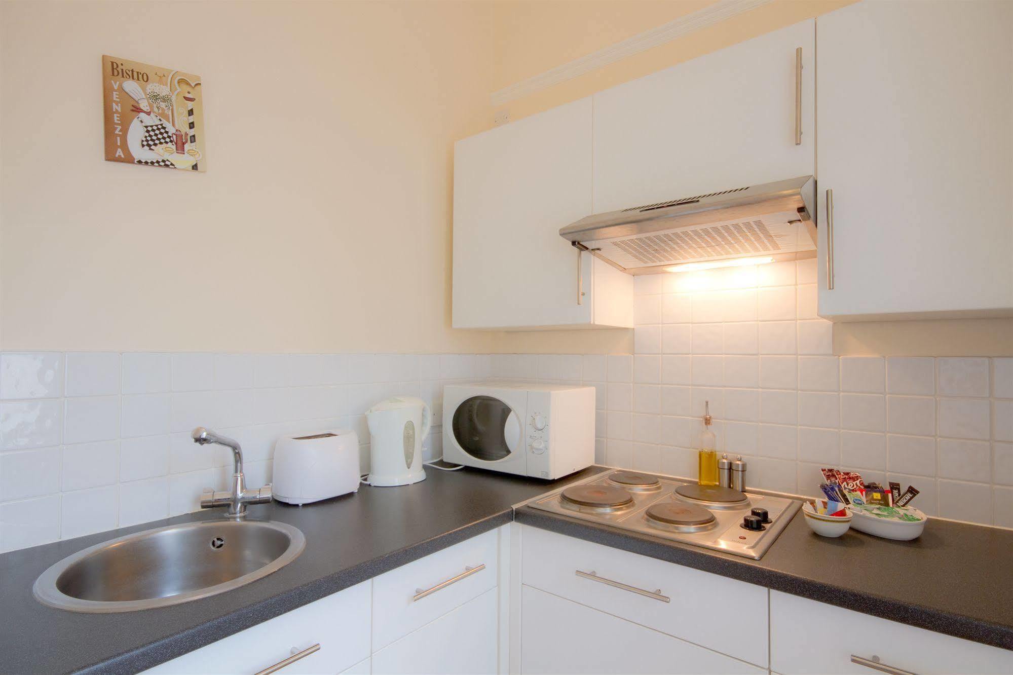 The Guesthouse East Истборн Екстериор снимка