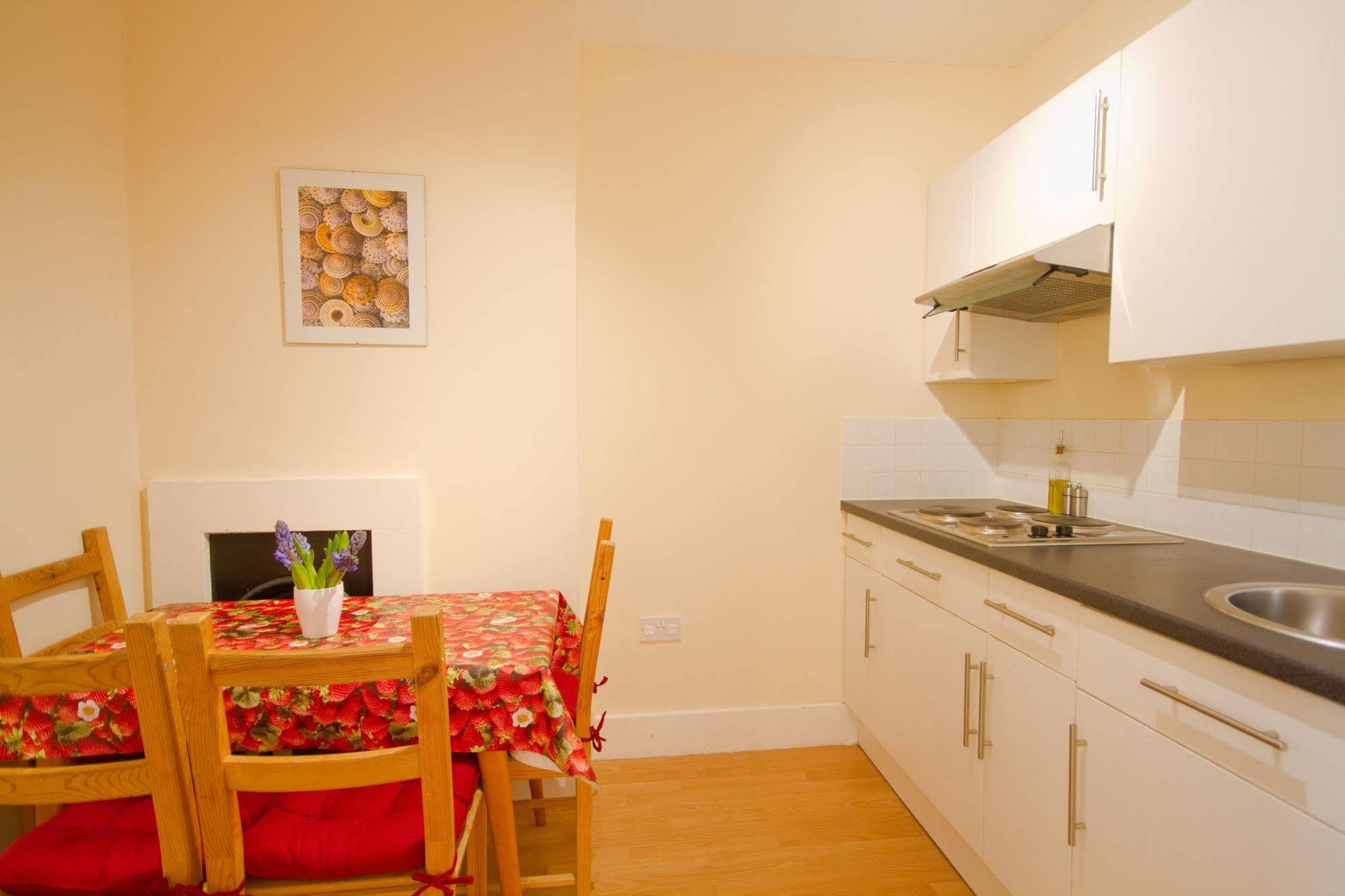 The Guesthouse East Истборн Екстериор снимка