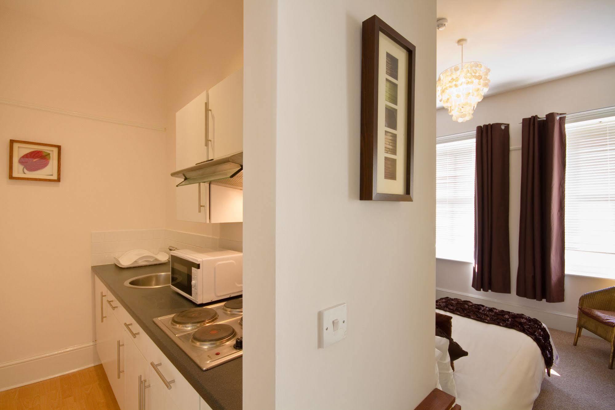The Guesthouse East Истборн Екстериор снимка